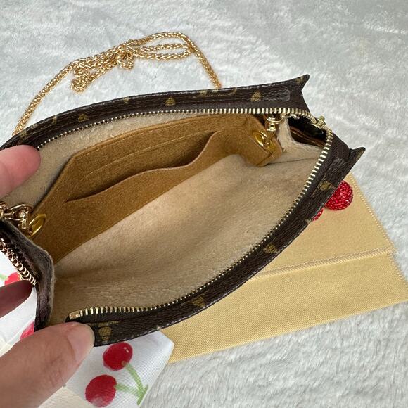 Louis Vuitton bucket bag Pouch PM or crossbody bag with chain & bag charm. - Picture 10 of 16